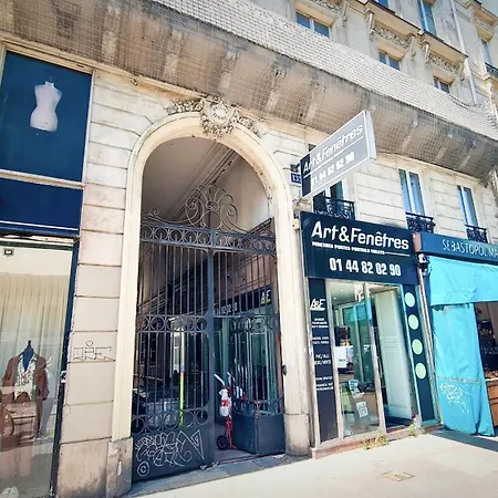 Urban Flat 81 - Luxe Sebastopol Apartment Paris