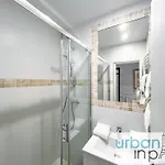 Urban Flat 81 - Luxe Sebastopol Апартаменты *
