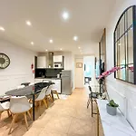 Urban Flat 81 - Luxe Sebastopol *