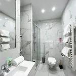Urban Flat 81 - Luxe Sebastopol Апартаменты