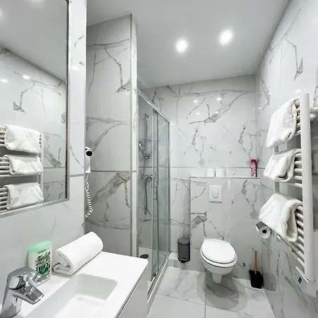 Urban Flat 81 - Luxe Sebastopol 아파트