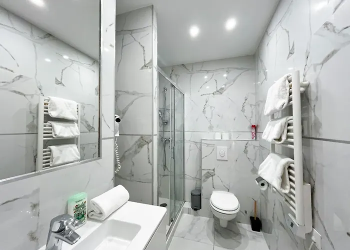 Urban Flat 81 - Luxe Sebastopol 아파트